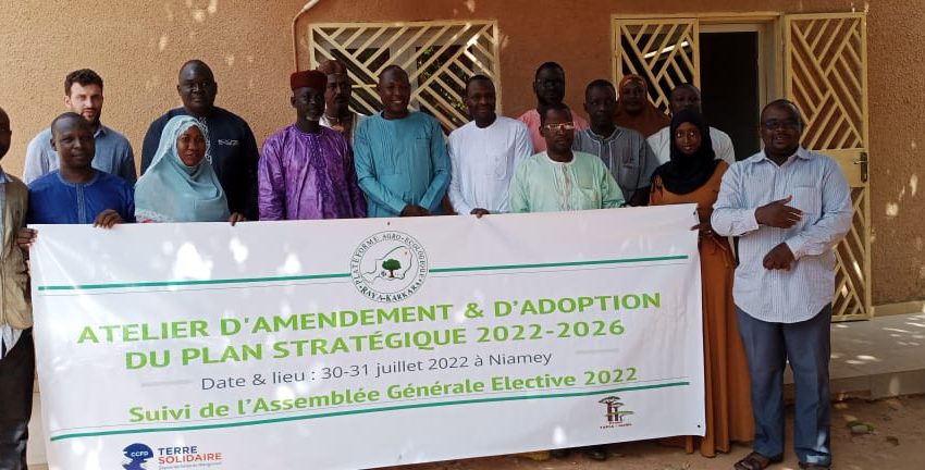  Atelier d’amendement et d’adoptation du plan stratégique de la Plateforme Agro Écologique Raya Karkara du Niger : Les acteurs réunis autour d’une même table.